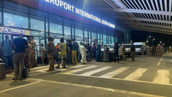 Niger une attaque contre l’aéroport de Niamey fait 13 morts