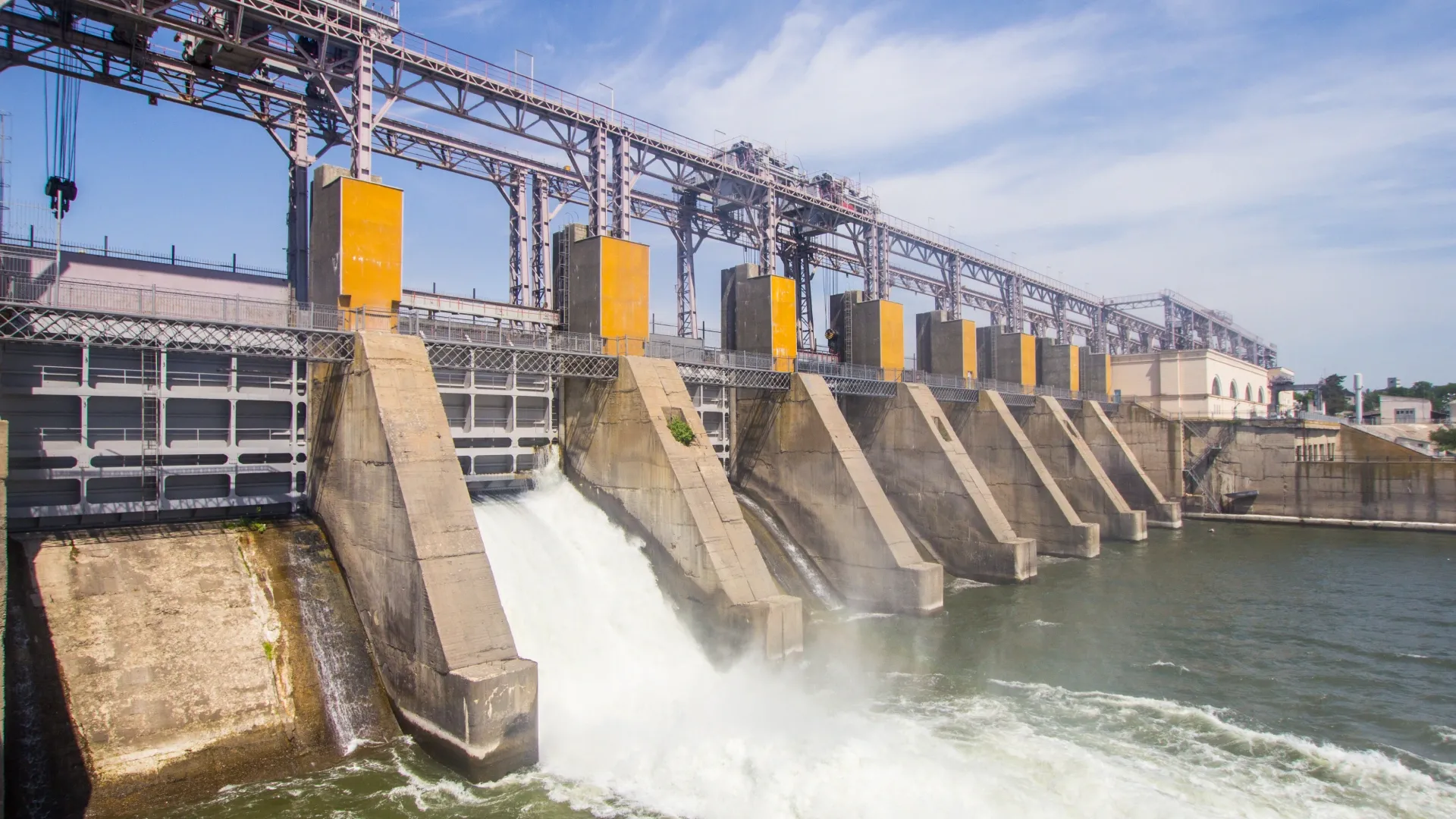 Énergie en Zambie : la première centrale hybride solaire-hydroélectrique entre en service